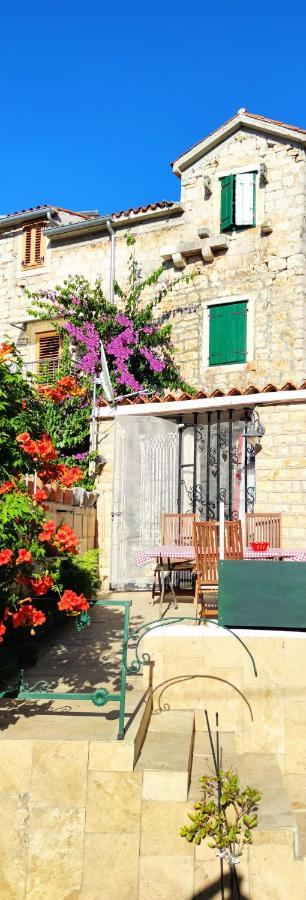 Apartment Alena With Terrace And Garden Center Jelsa 젤사 외부 사진