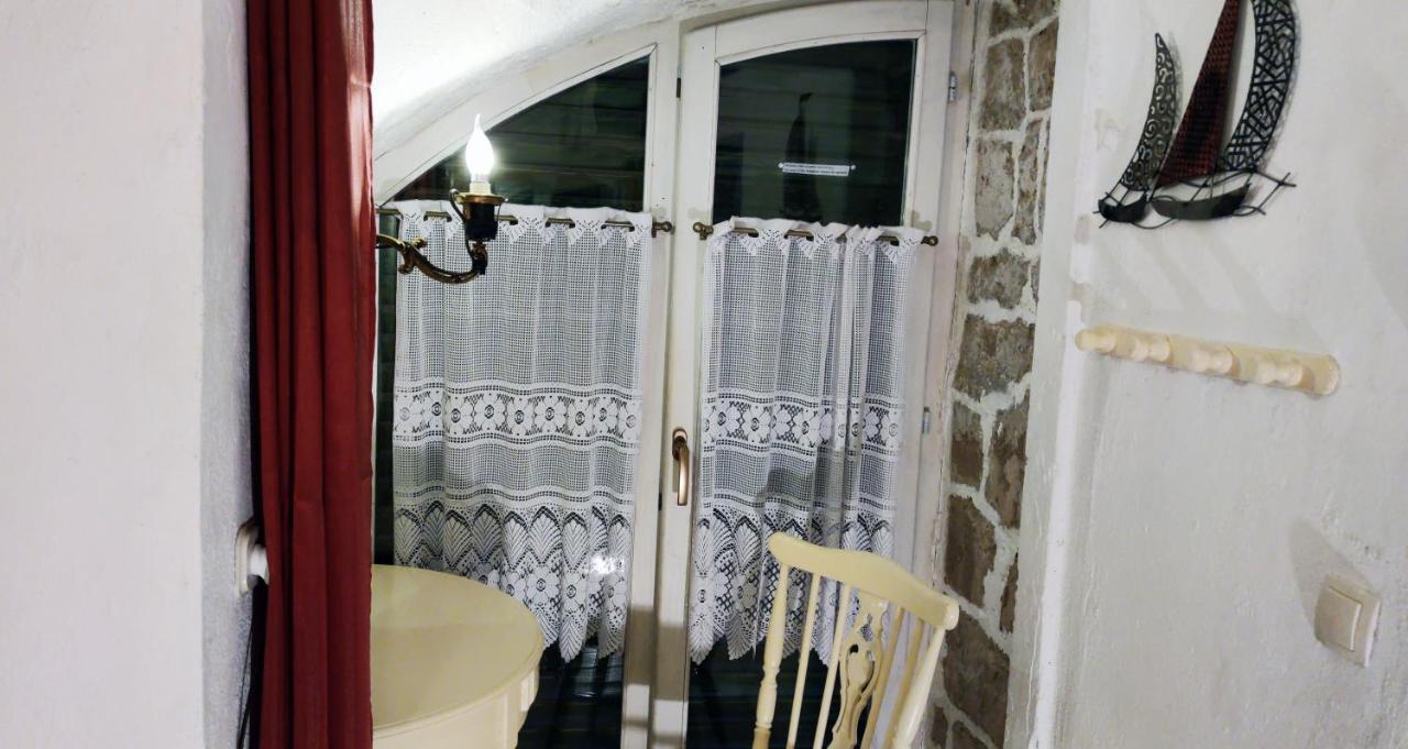 Apartment Alena With Terrace And Garden Center Jelsa 젤사 외부 사진