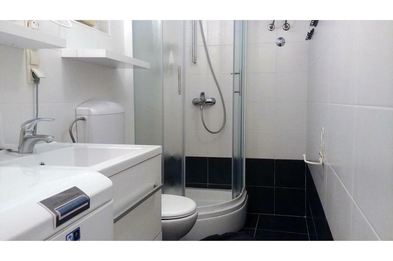 Apartment Alena With Terrace And Garden Center Jelsa 젤사 외부 사진